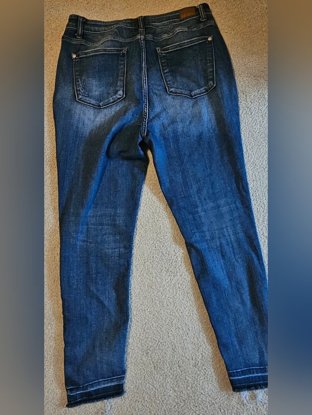 Judy Blue skinny jeans with a high-quality stretch featuring a dark blue wash - Picture 4 of 9